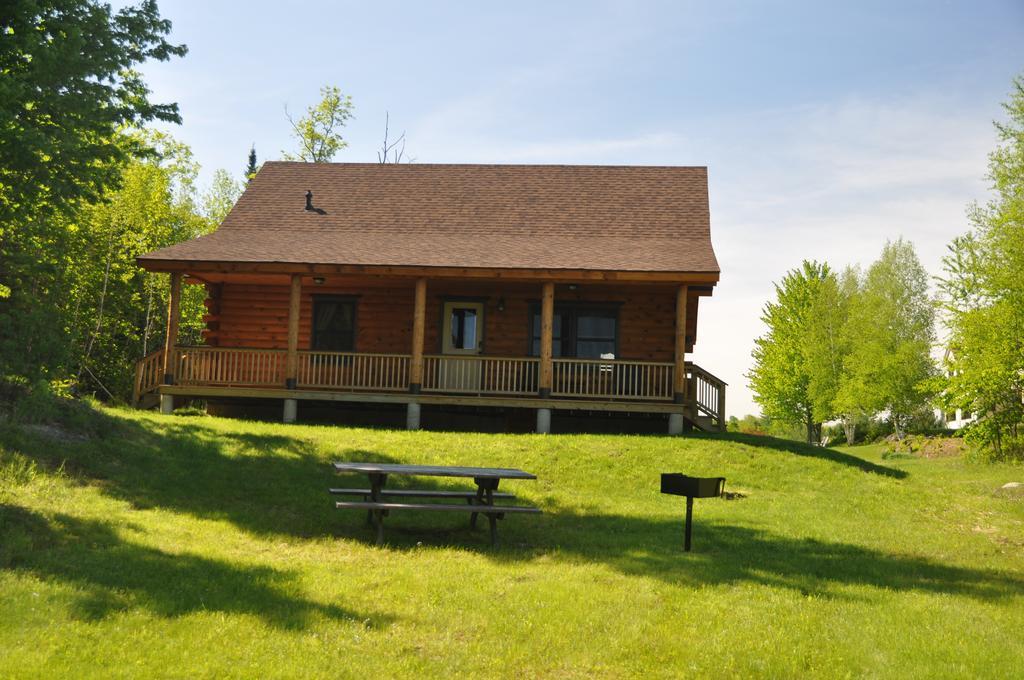 Muddy Moose Hotel Morrisville Exterior photo